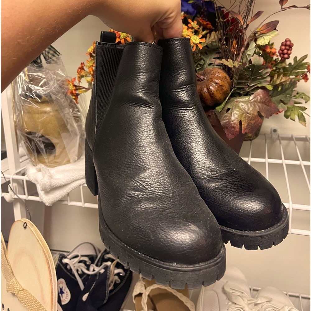 Black booties like new